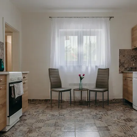 Vonyarc Apartman *